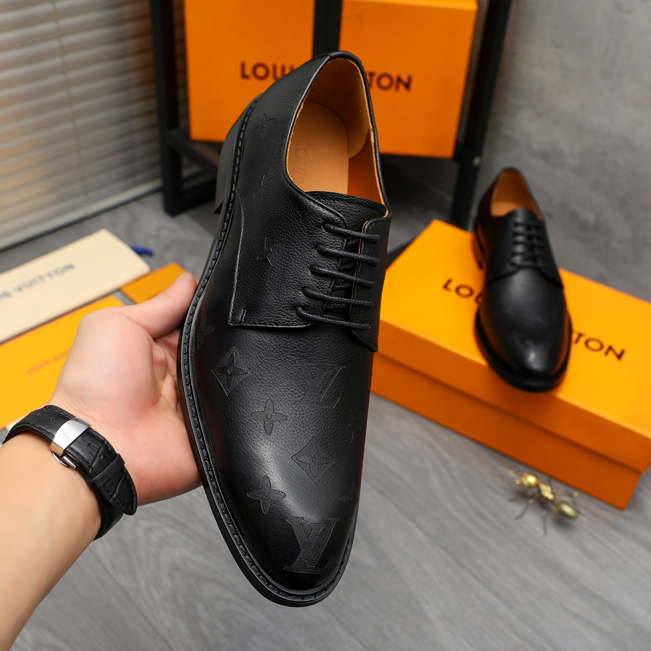 LV shoe