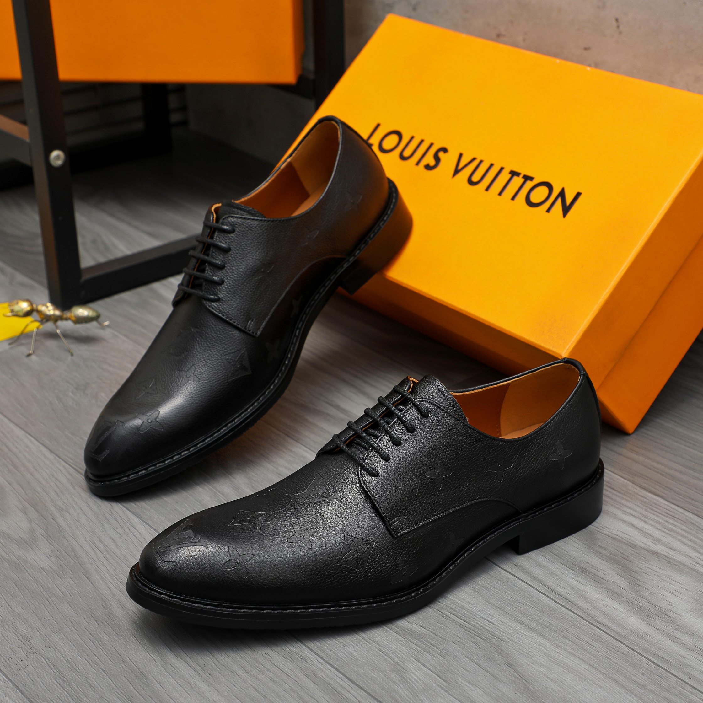 LV shoe