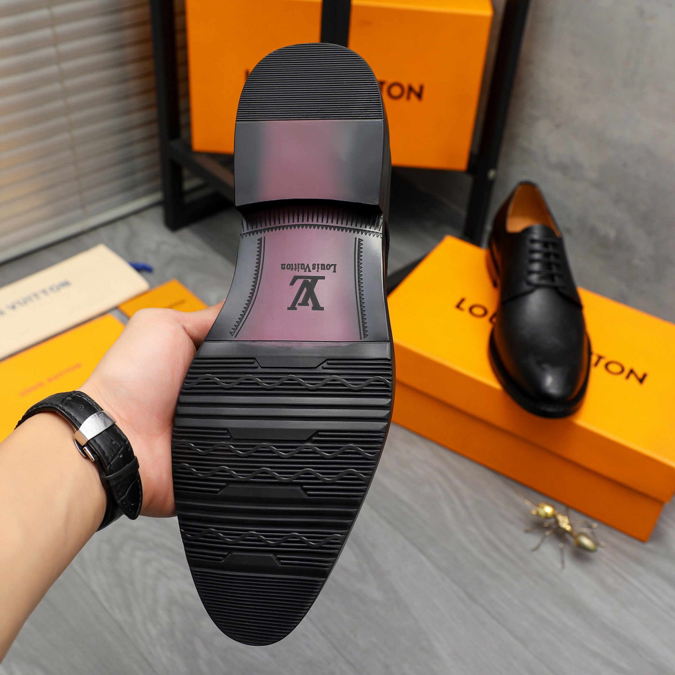 LV shoe