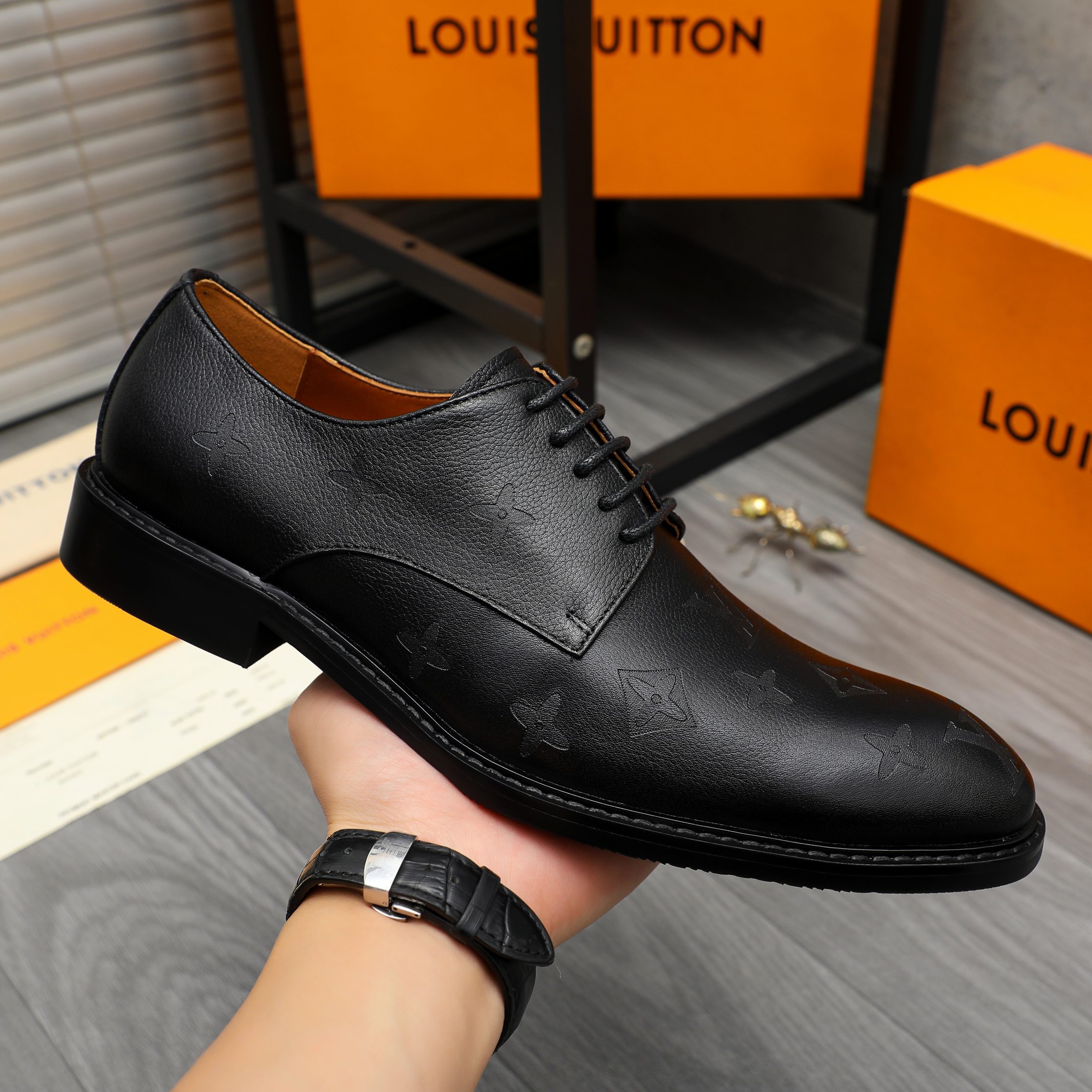 LV shoe