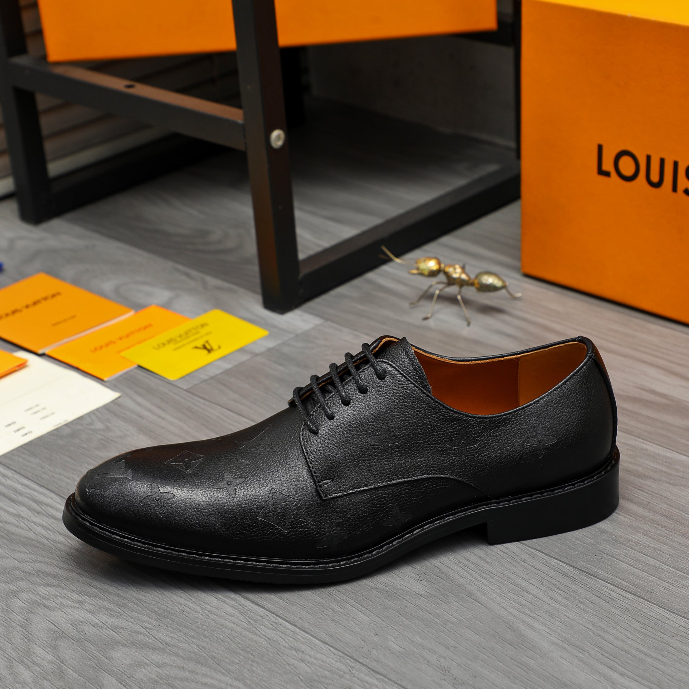 LV shoe