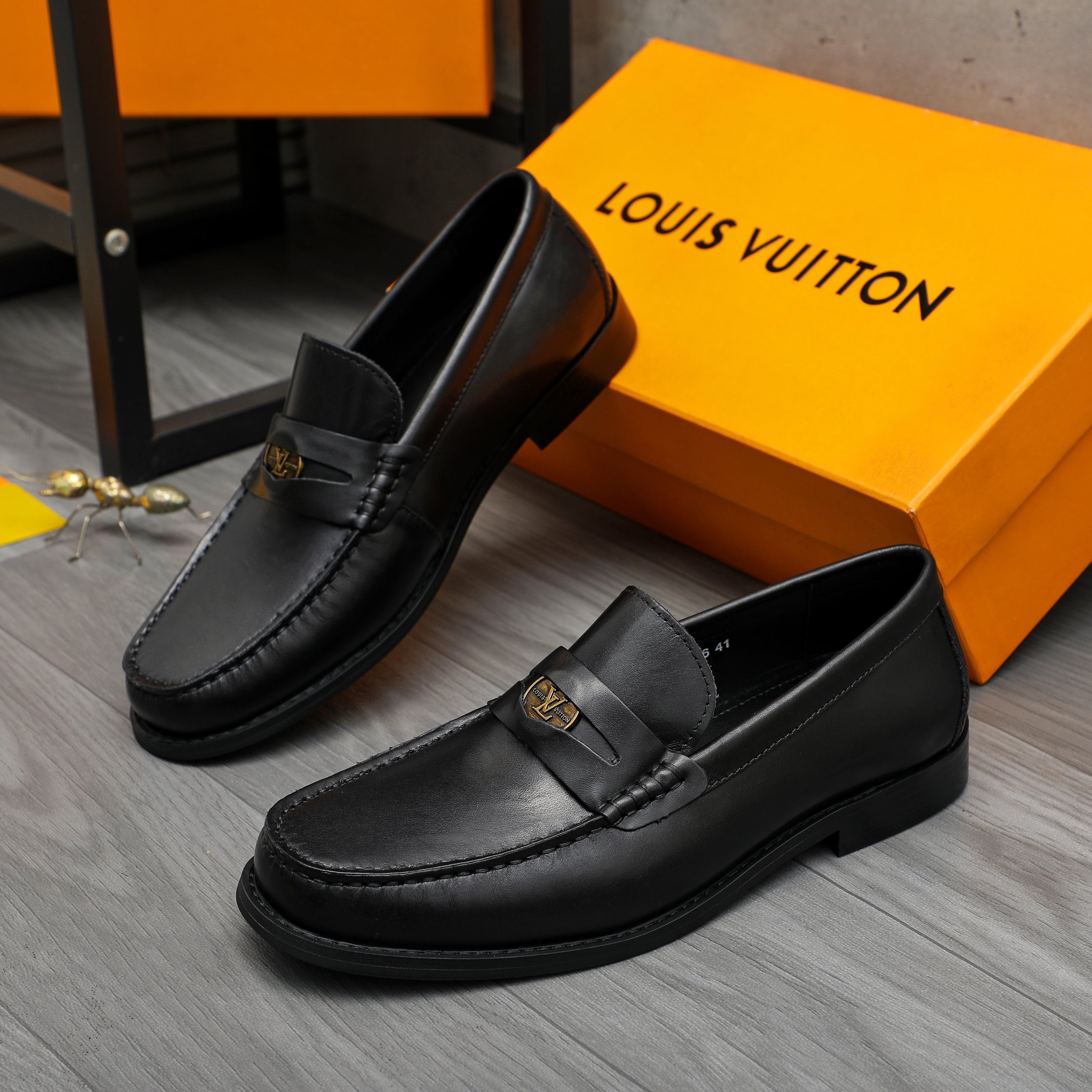 LV shoe