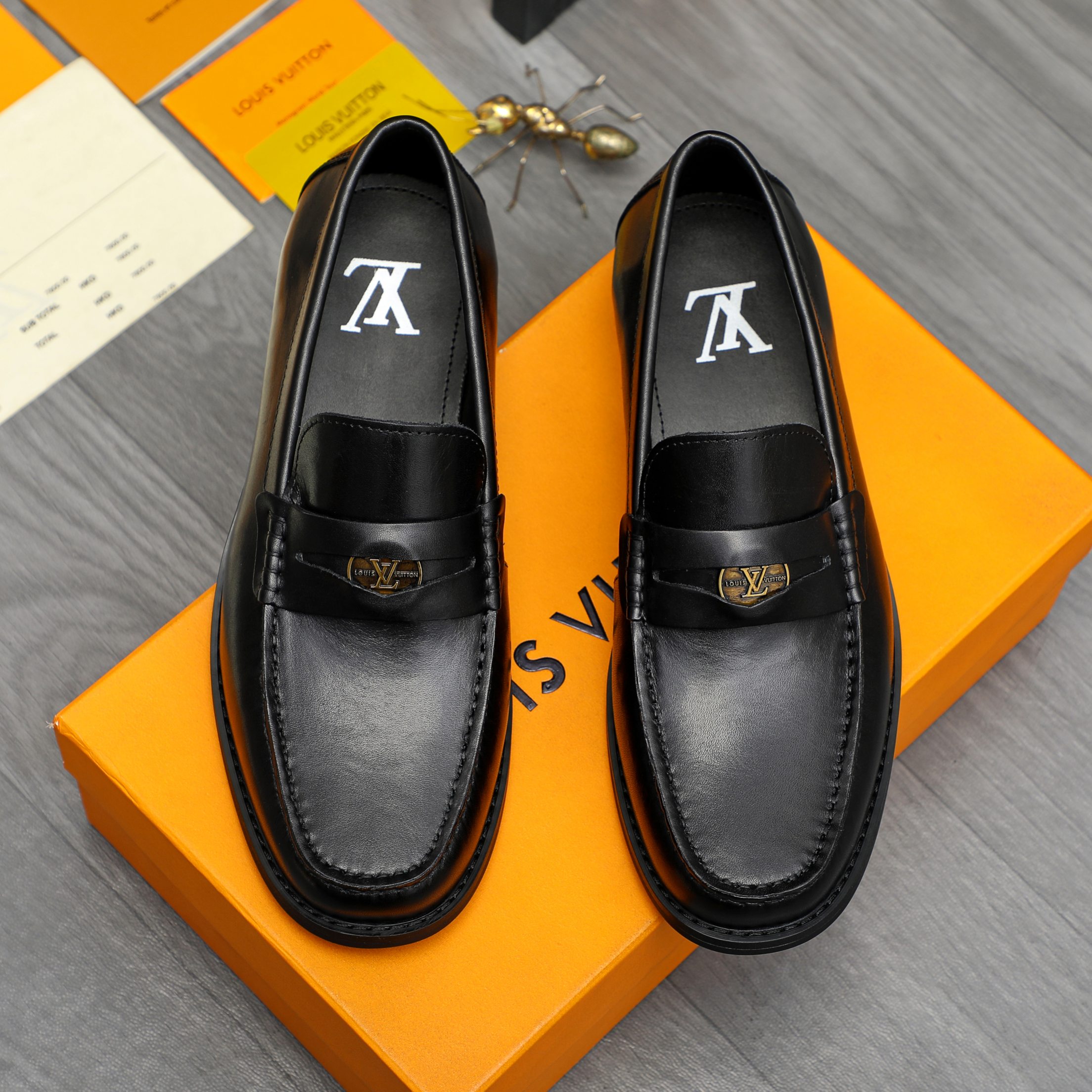 LV shoe