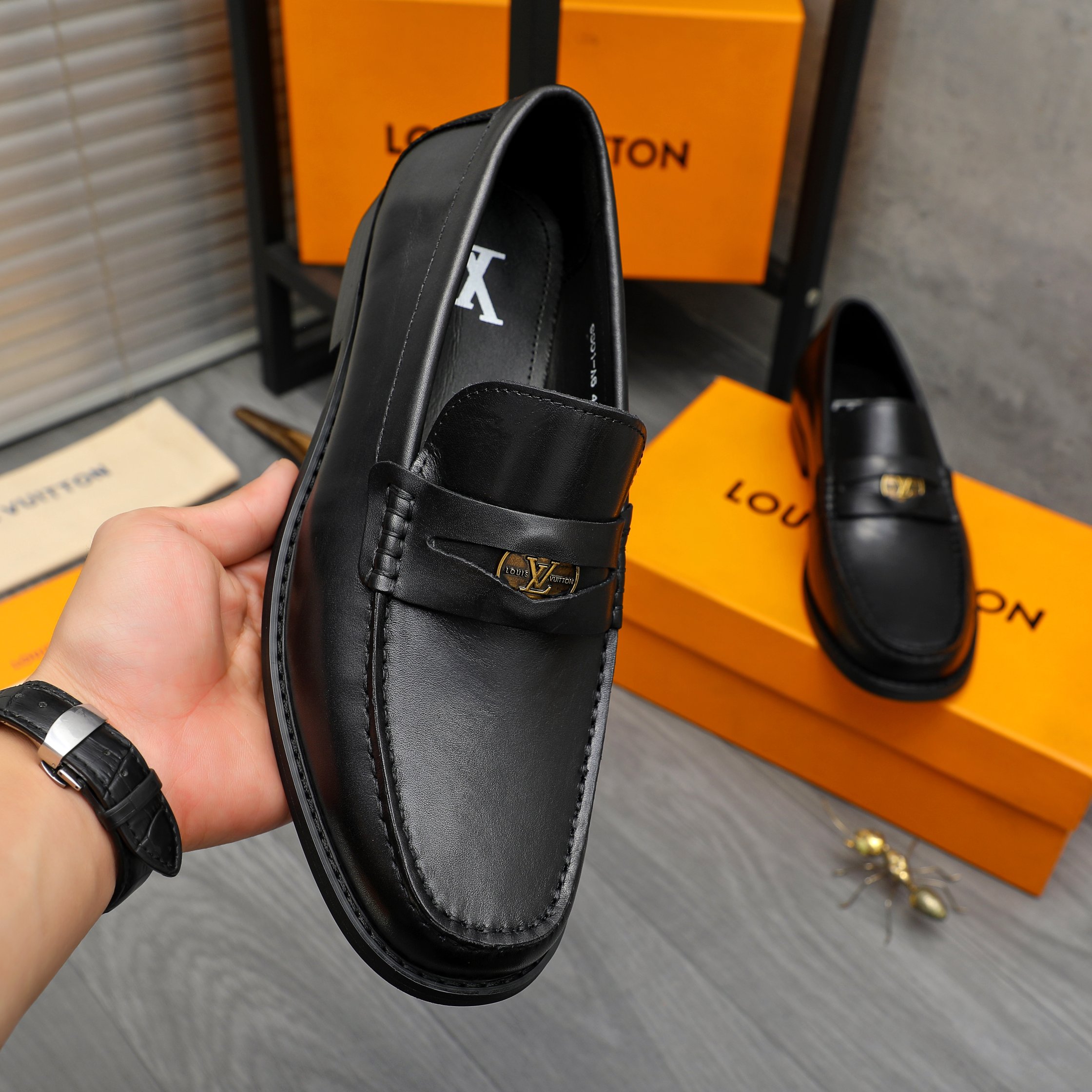 LV shoe