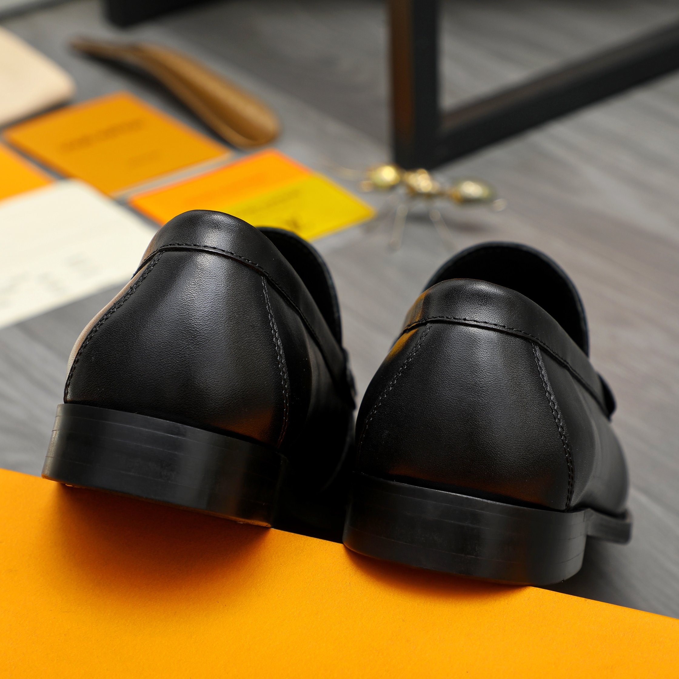 LV shoe