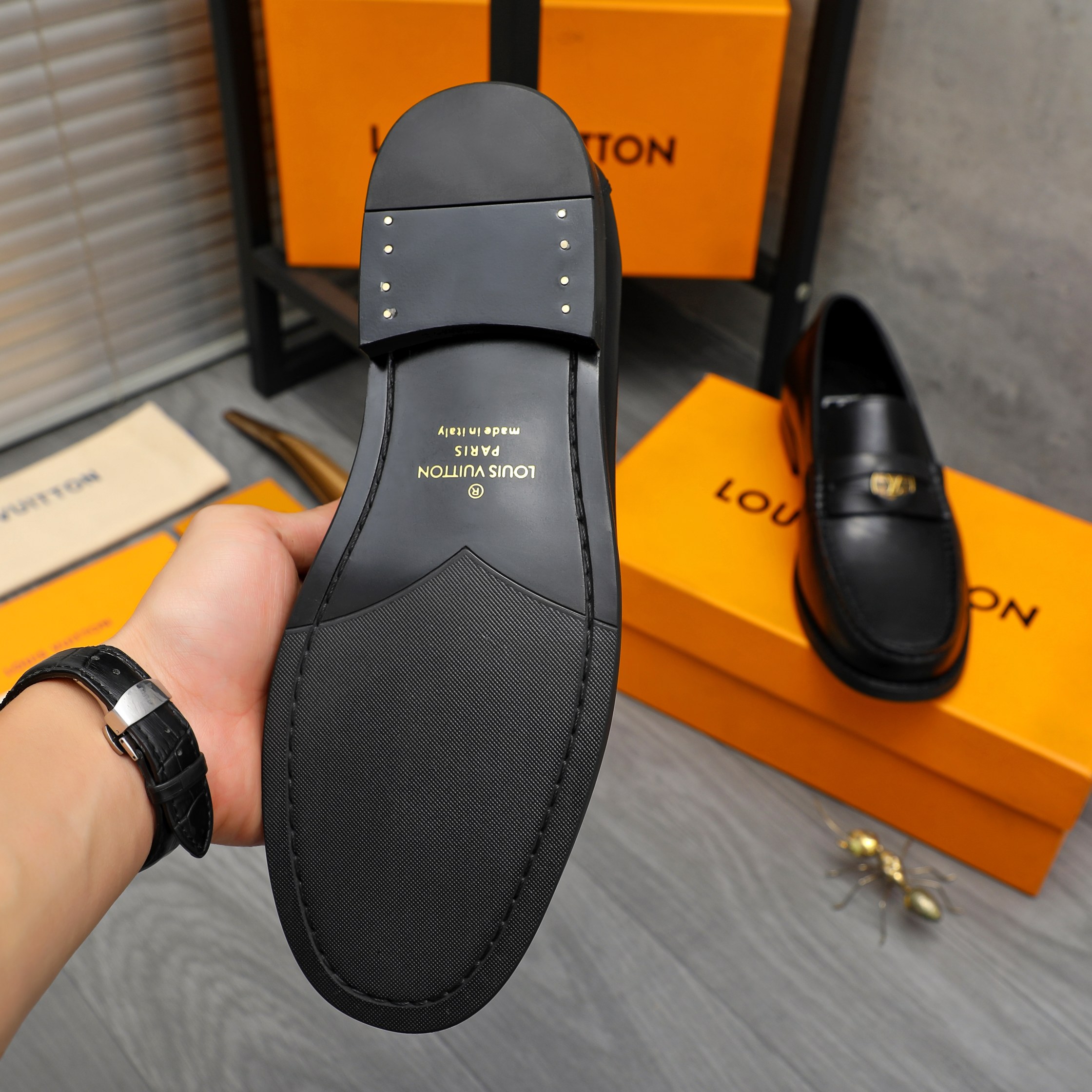 LV shoe