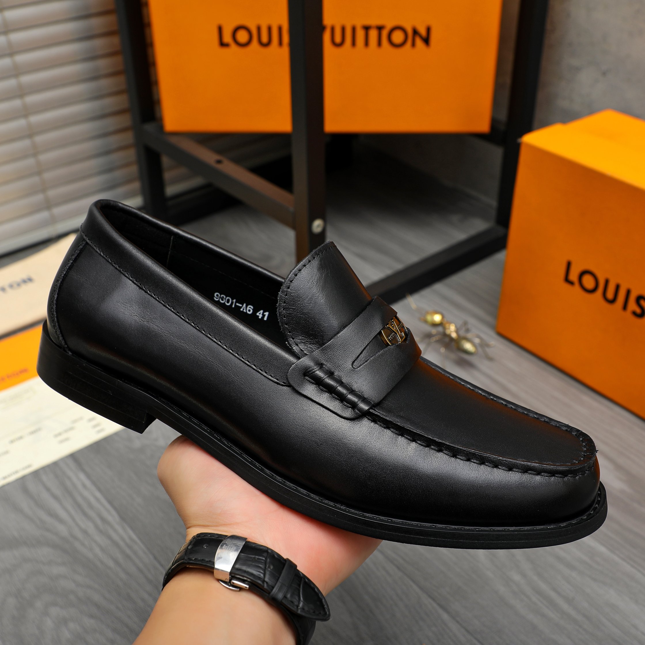 LV shoe