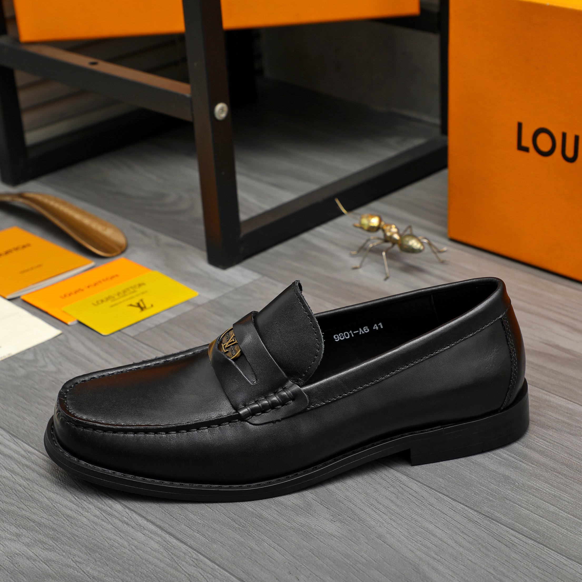 LV shoe