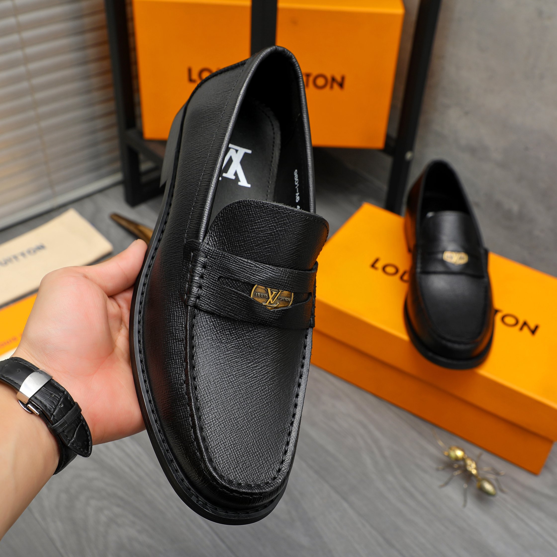LV shoe