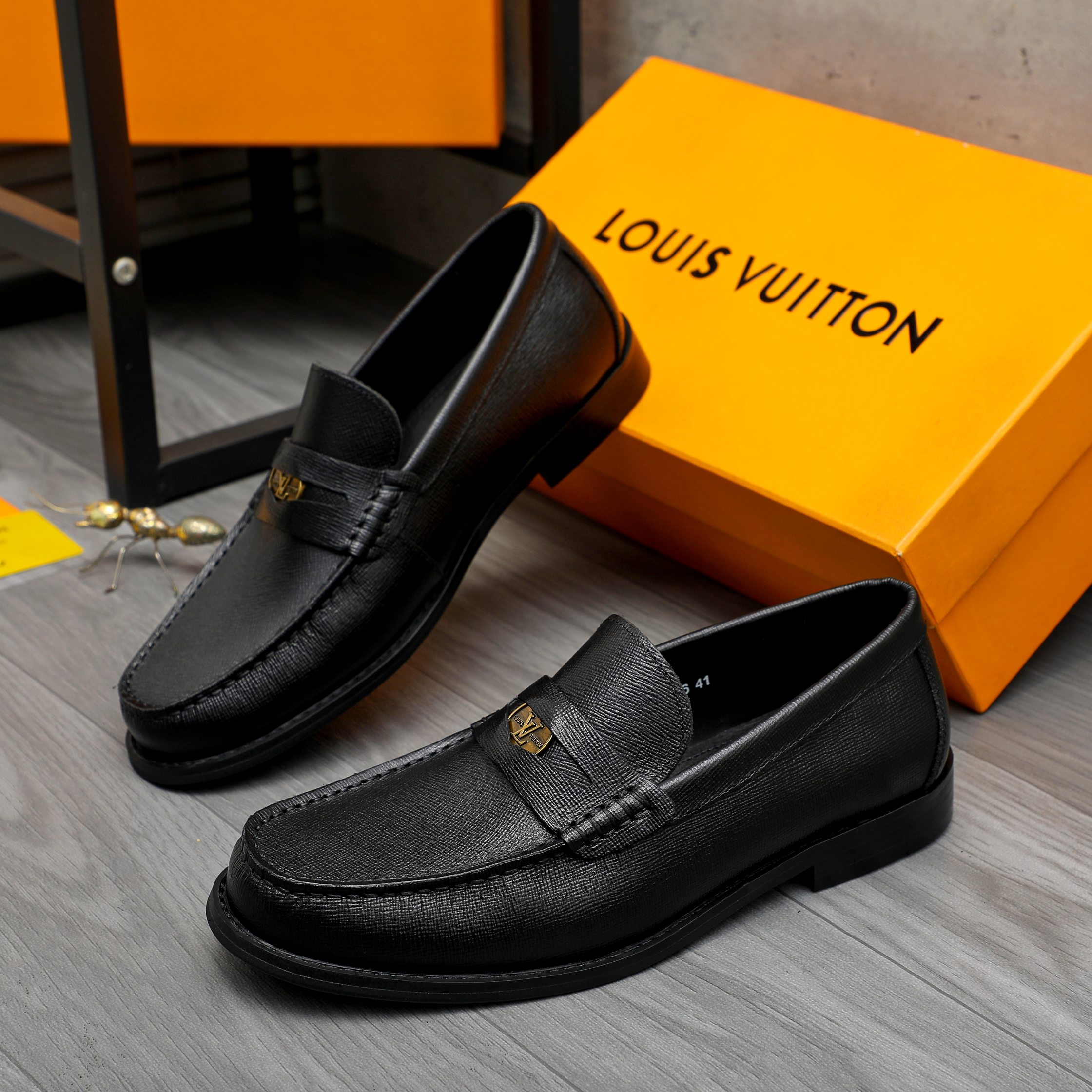LV shoe