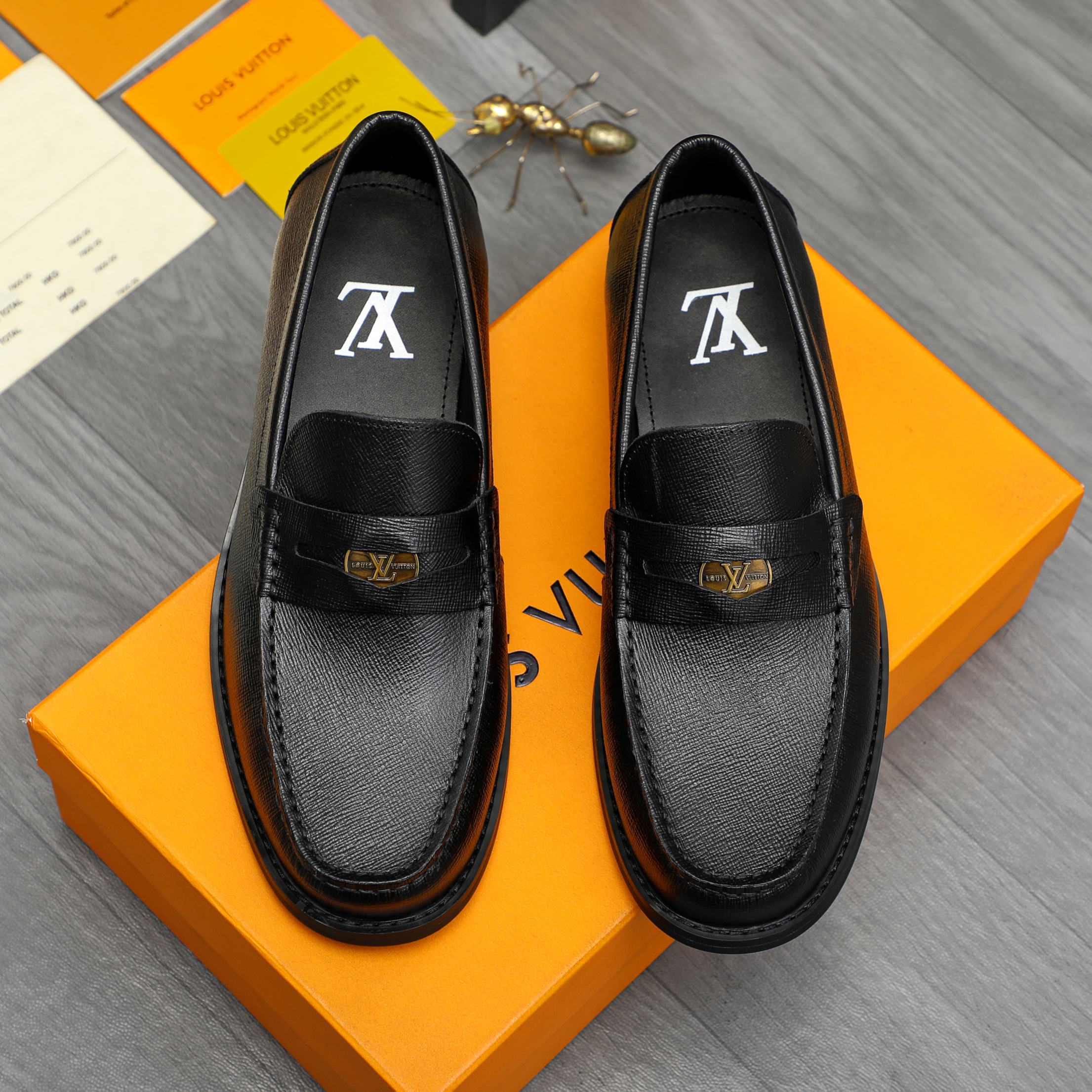 LV shoe