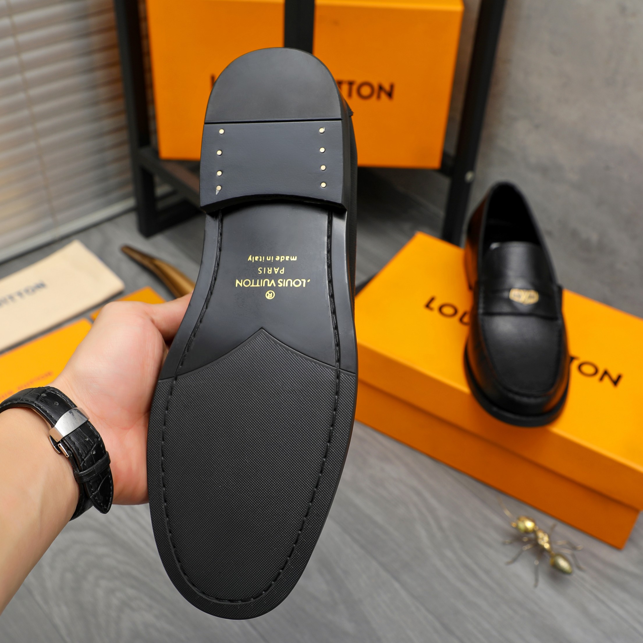 LV shoe