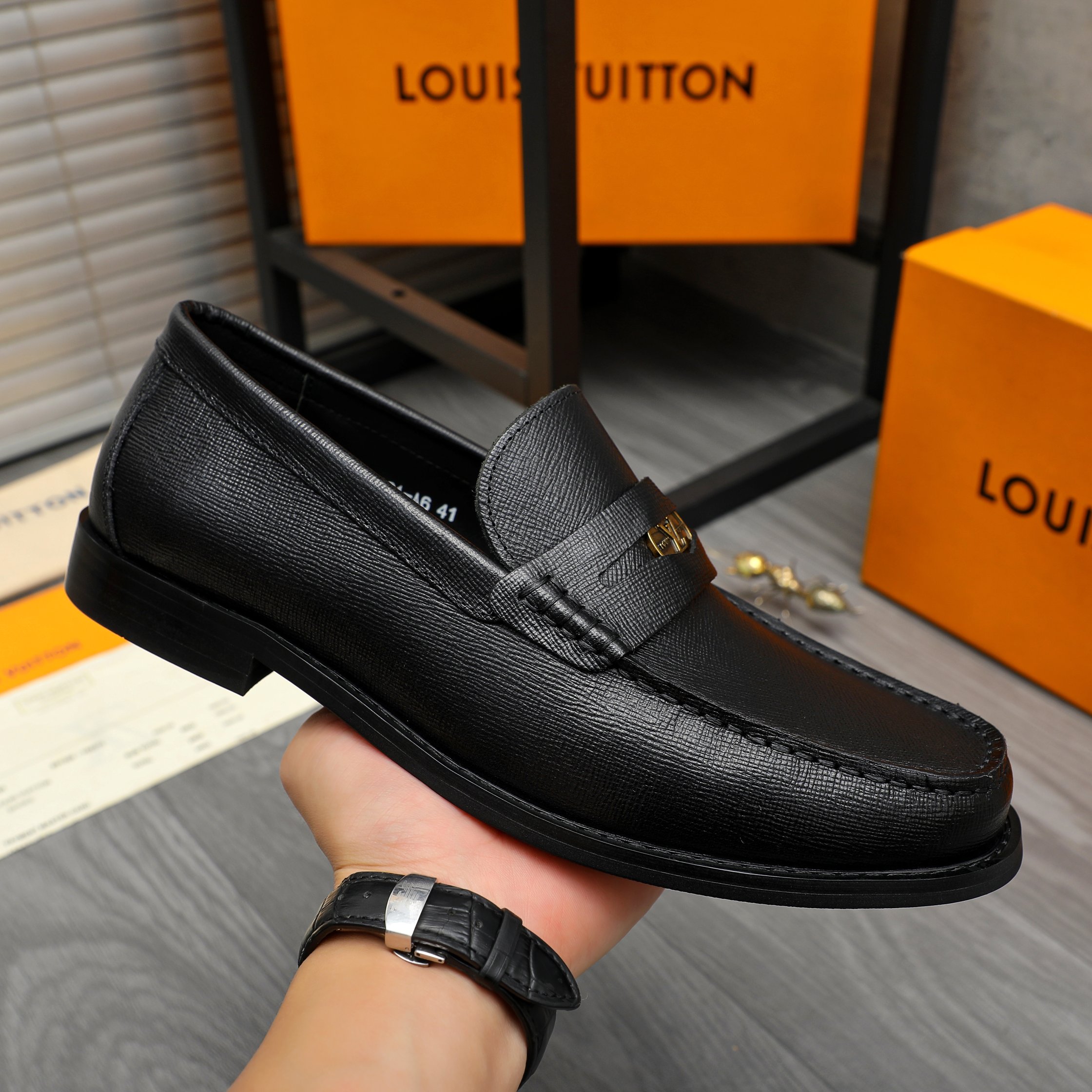 LV shoe