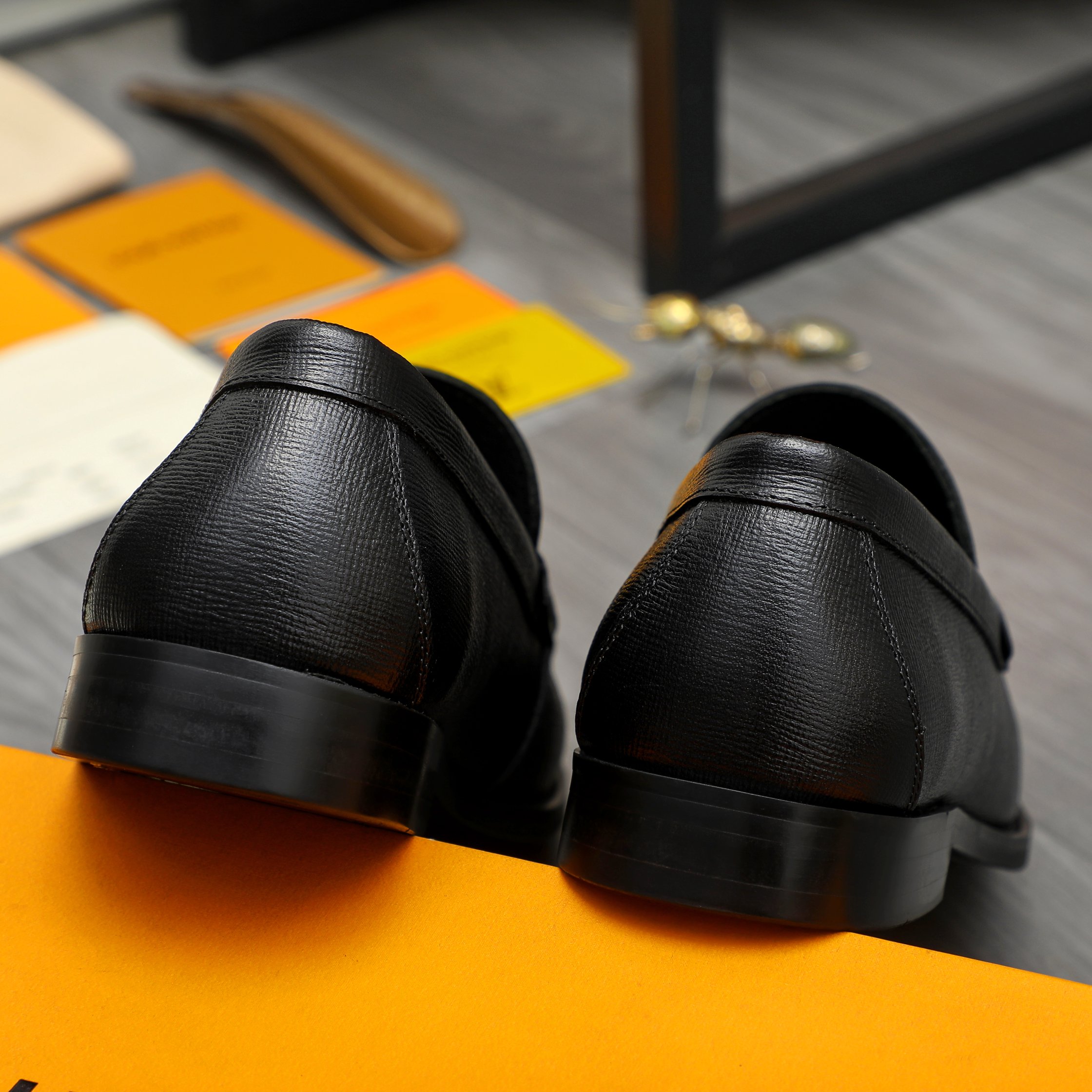 LV shoe