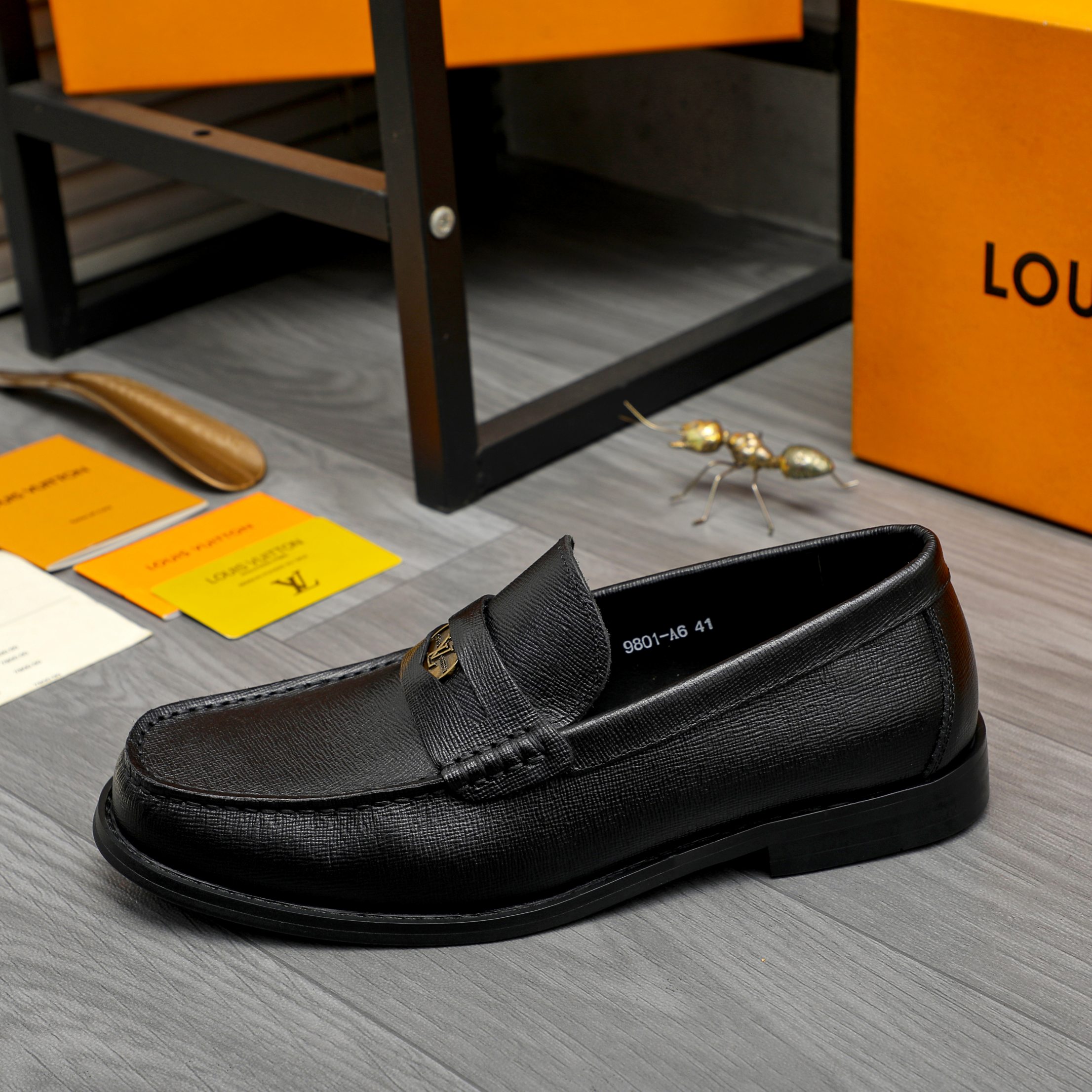 LV shoe