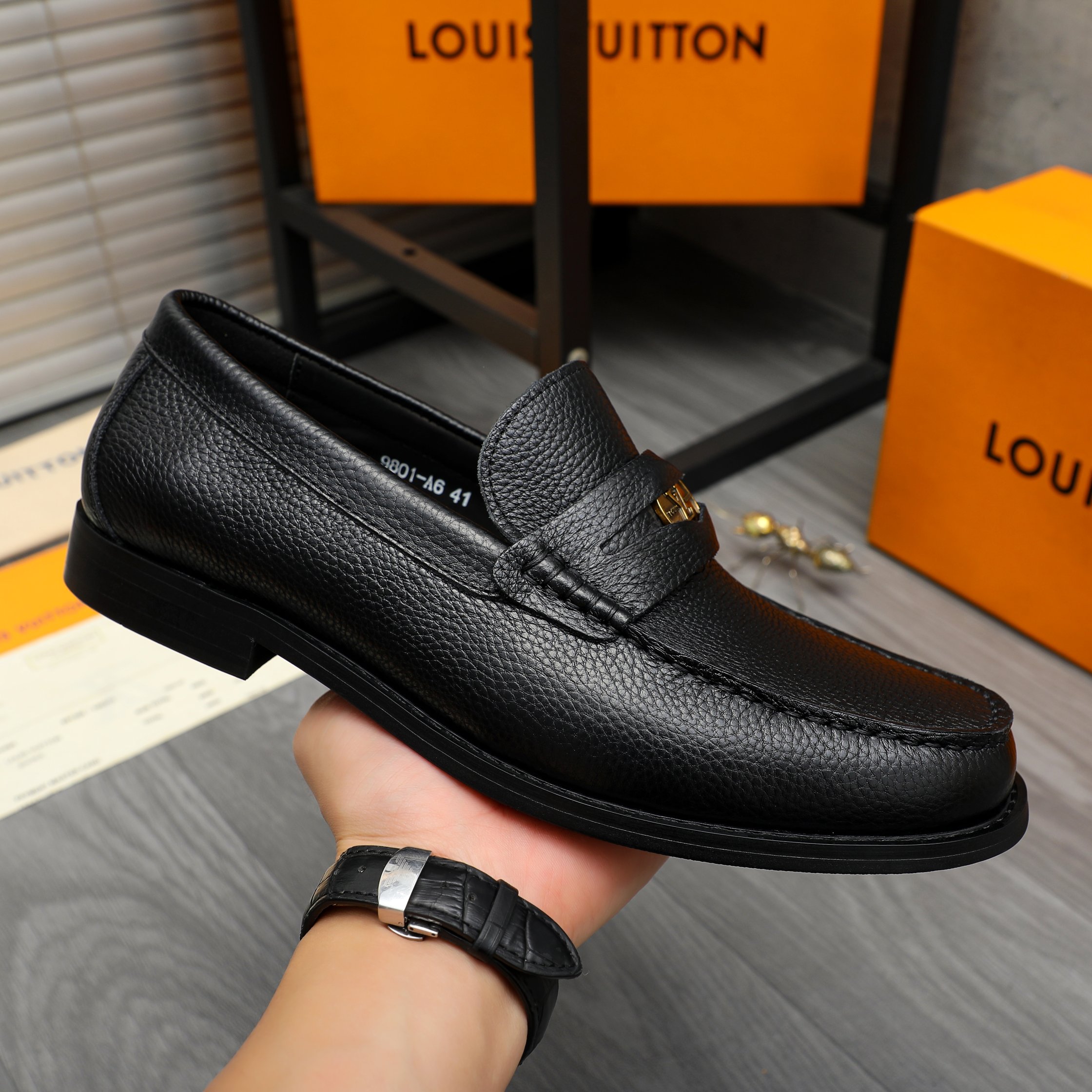 LV shoe
