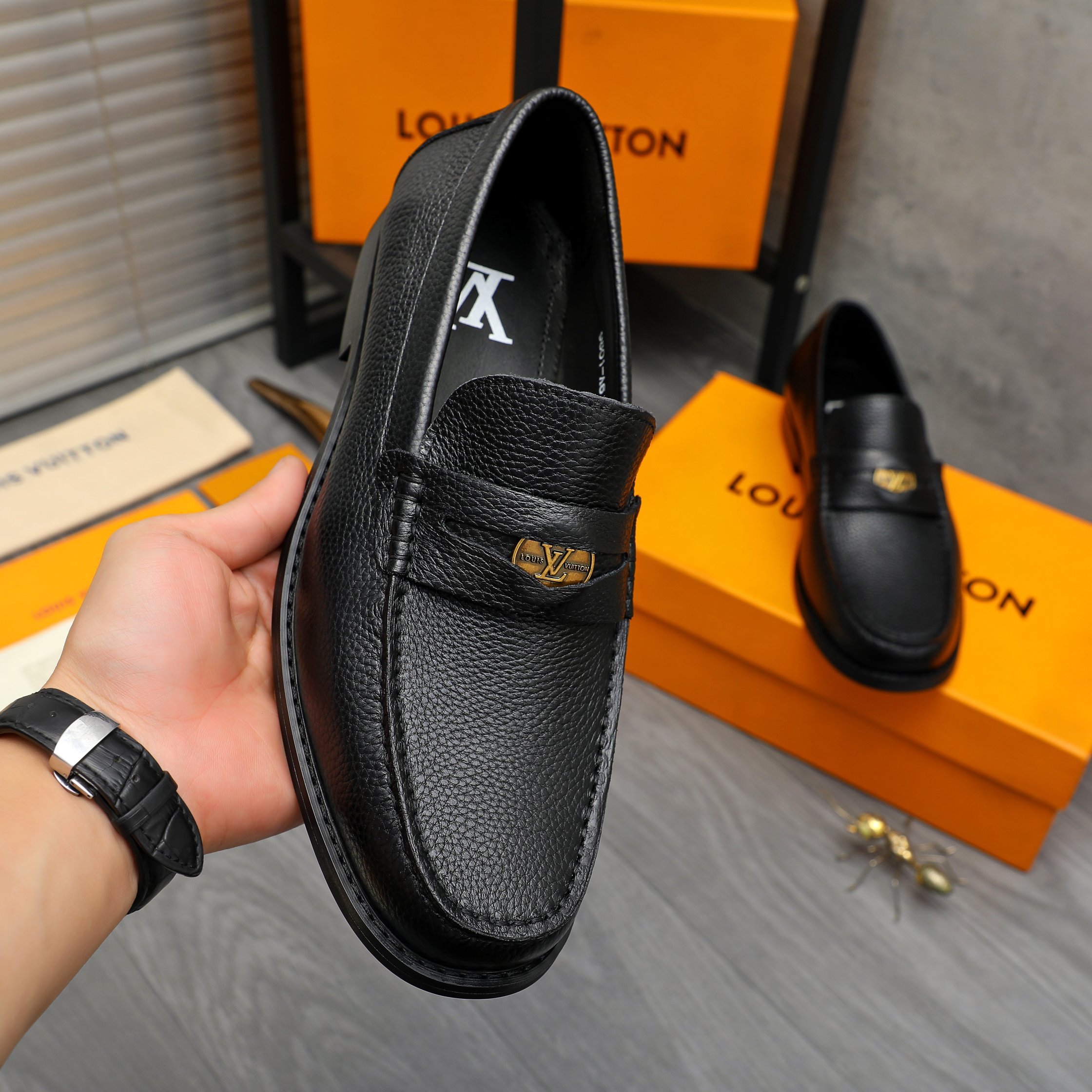 LV shoe