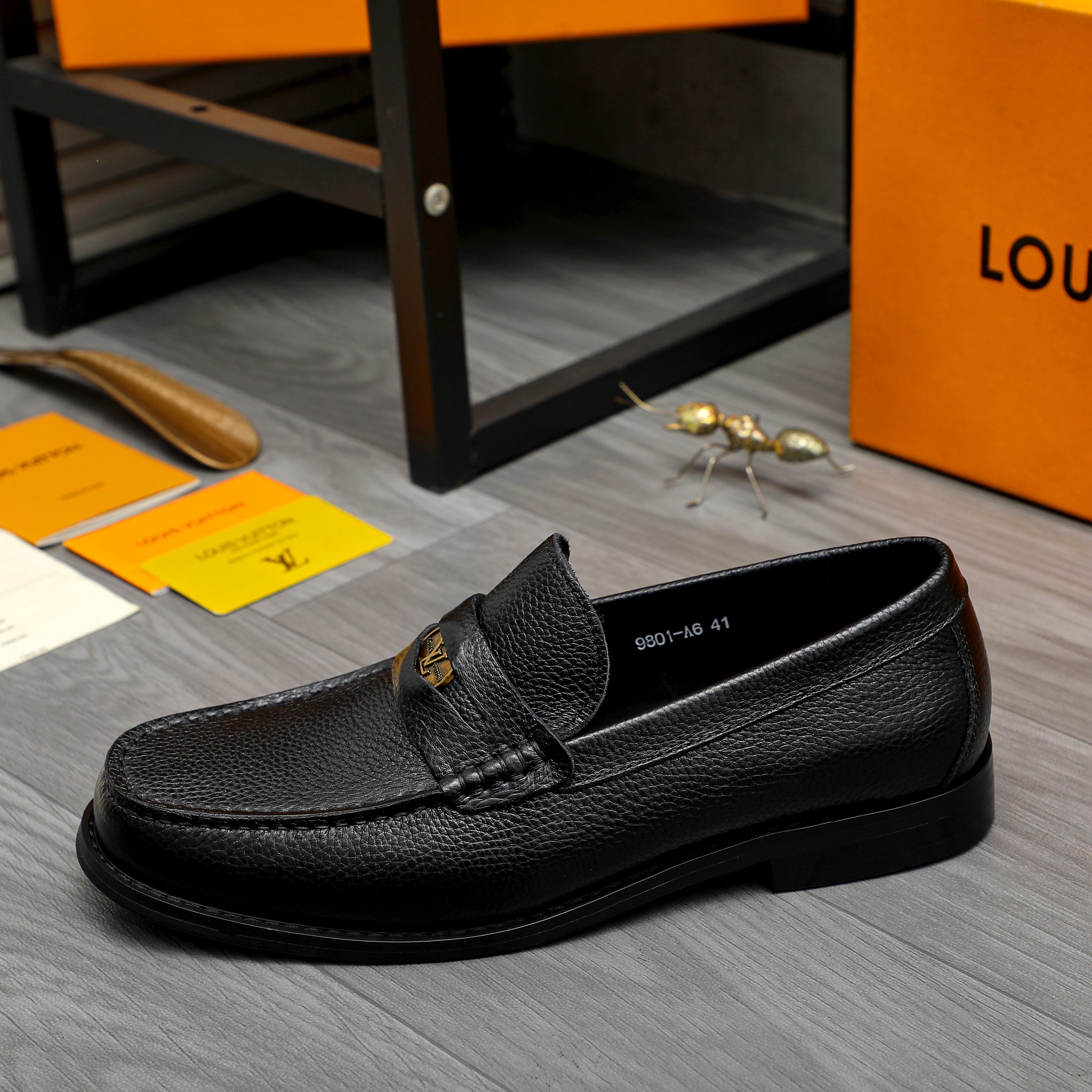 LV shoe