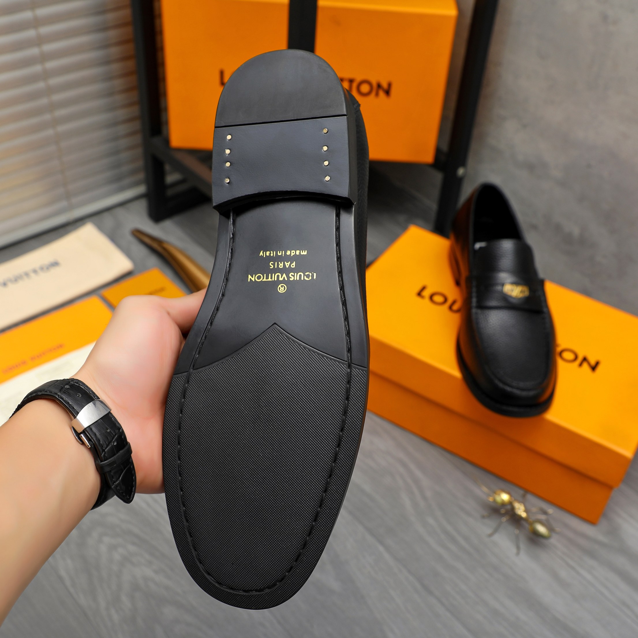 LV shoe