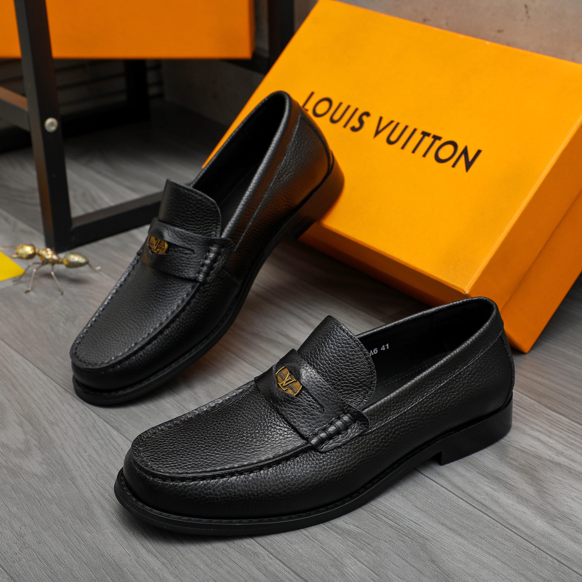 LV shoe