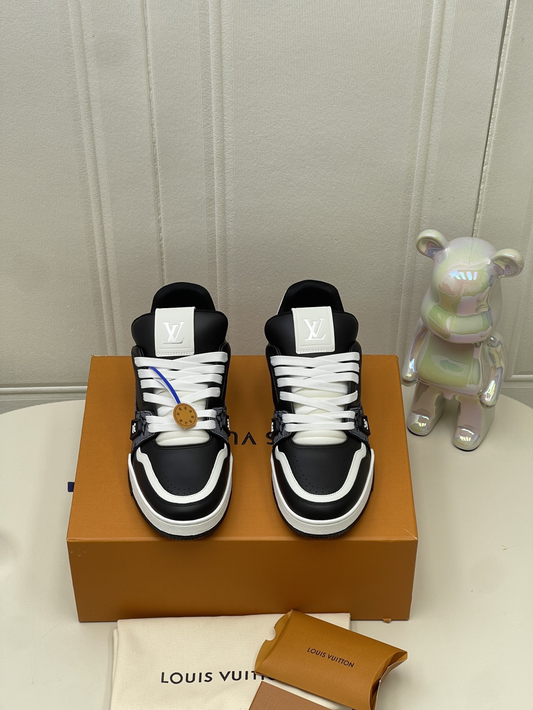 LV shoe