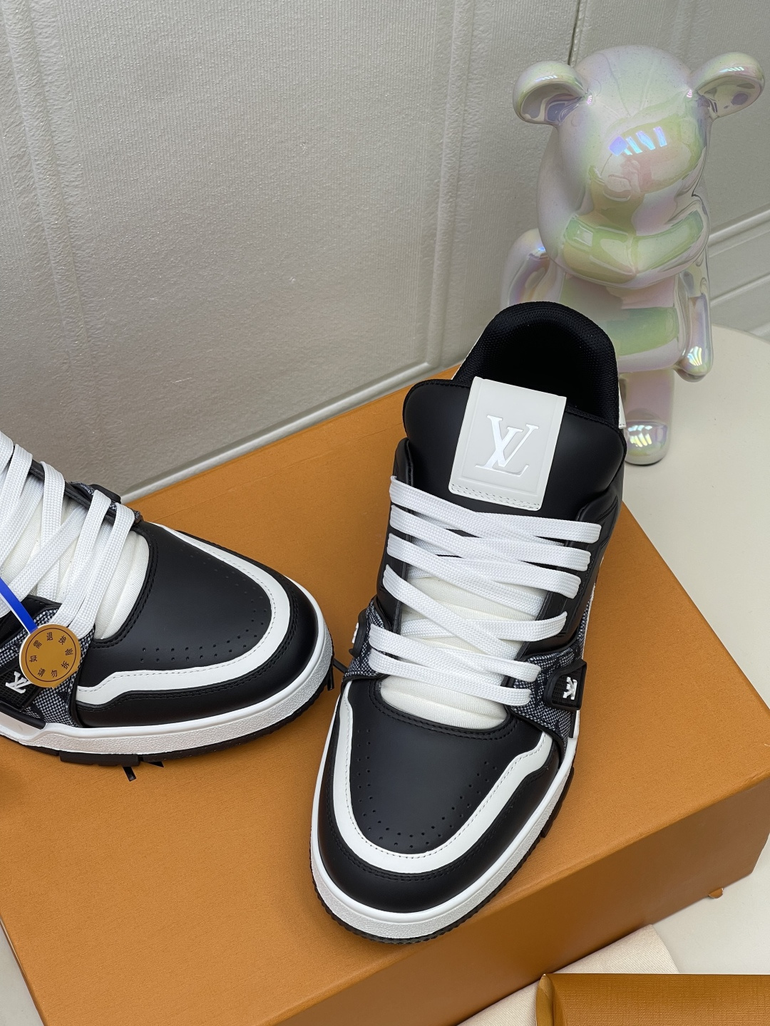 LV shoe