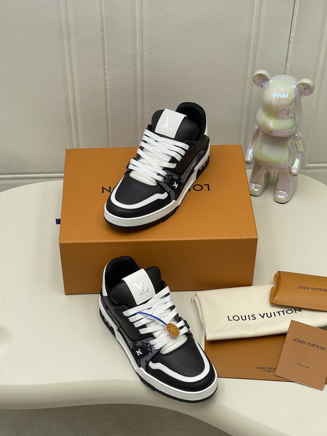 LV shoe