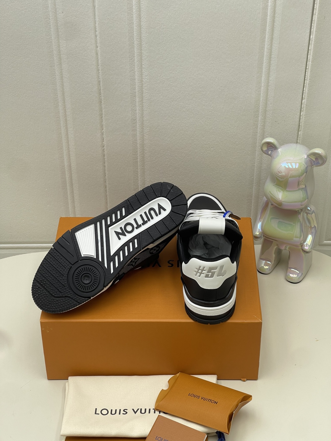 LV shoe