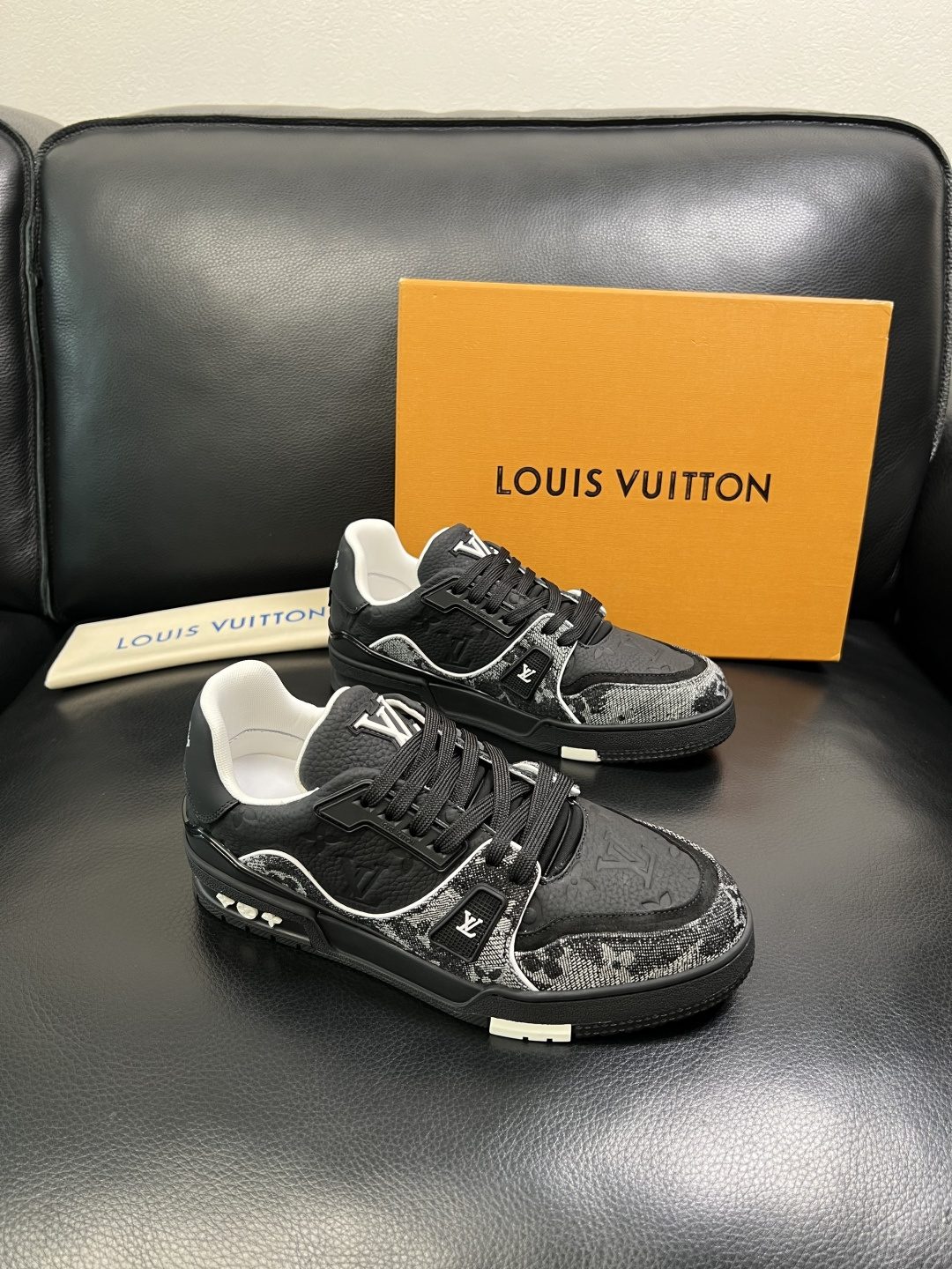 LV shoe