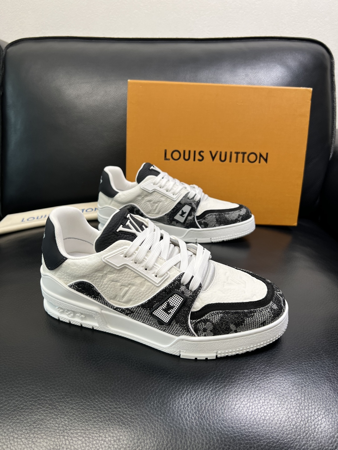 LV shoe