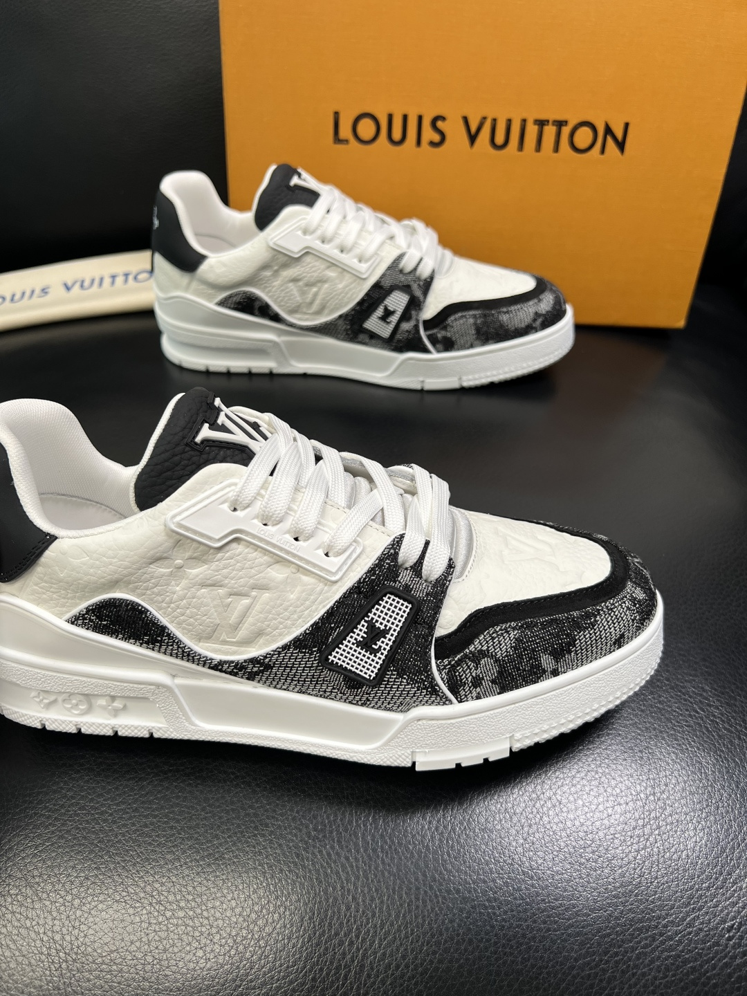 LV shoe
