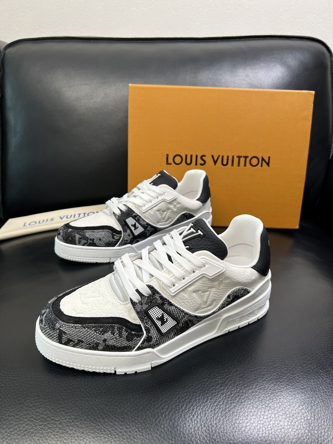 LV shoe