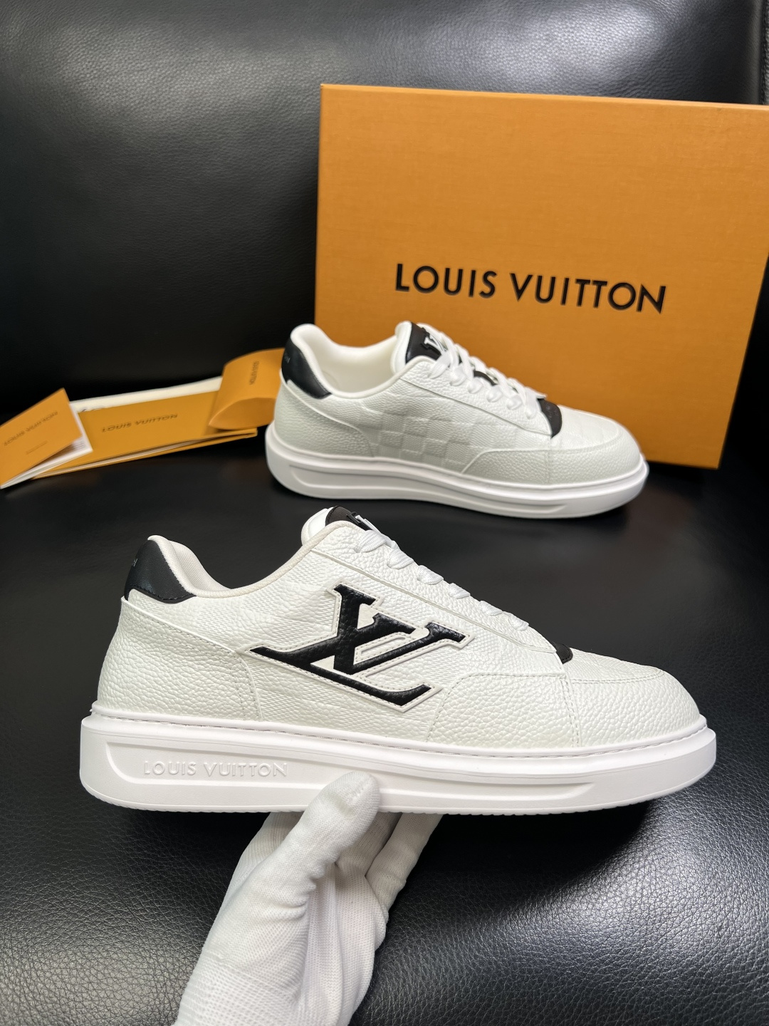 LV shoe