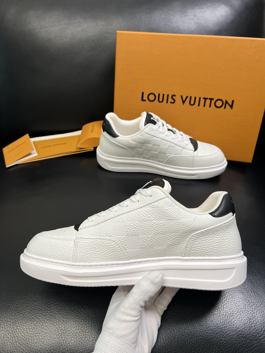 LV shoe