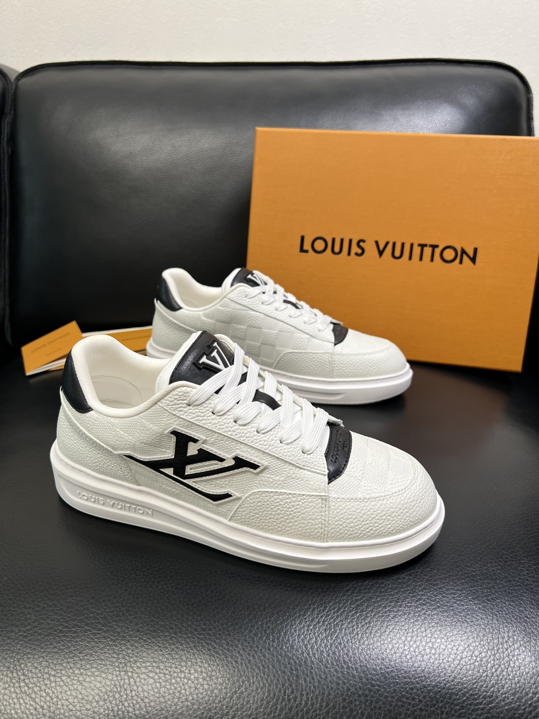 LV shoe