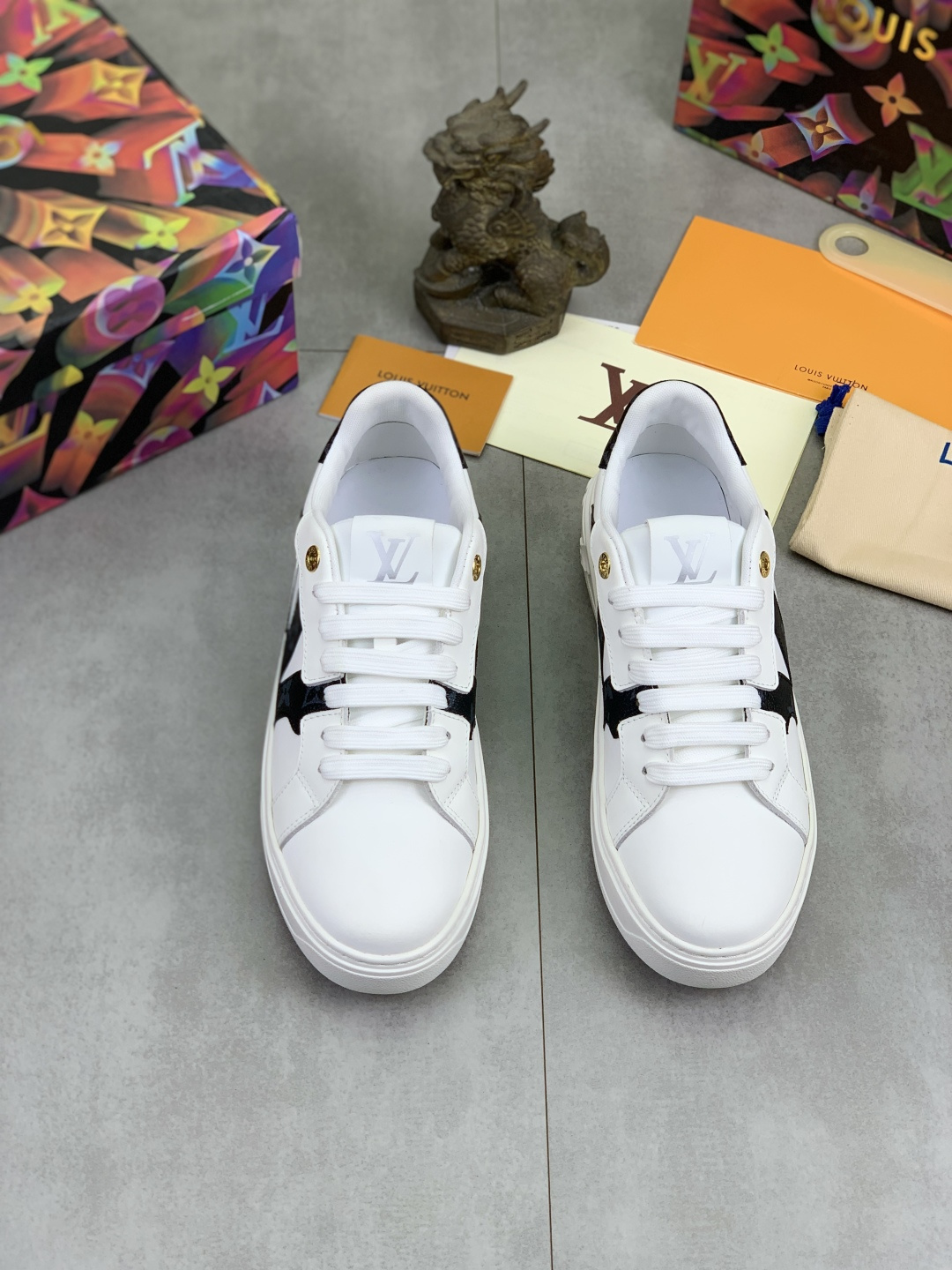 LV shoe