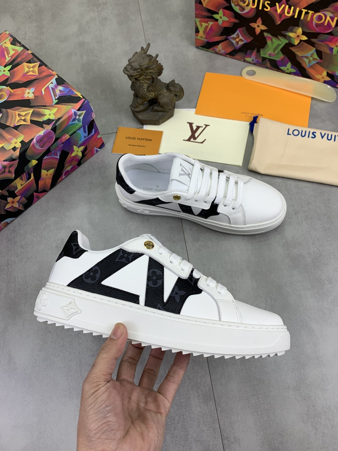 LV shoe