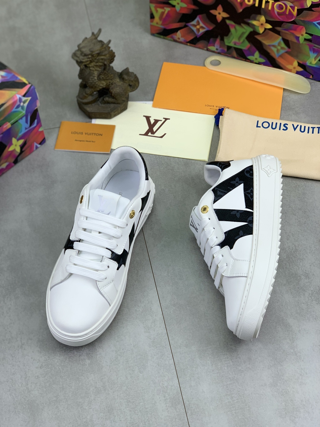 LV shoe