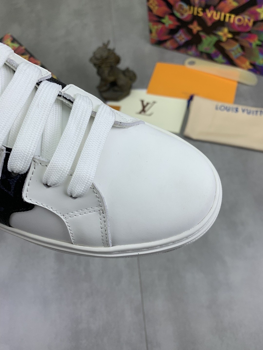 LV shoe