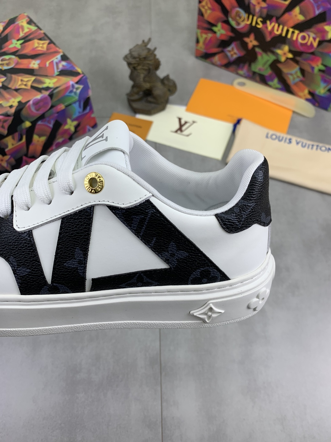 LV shoe