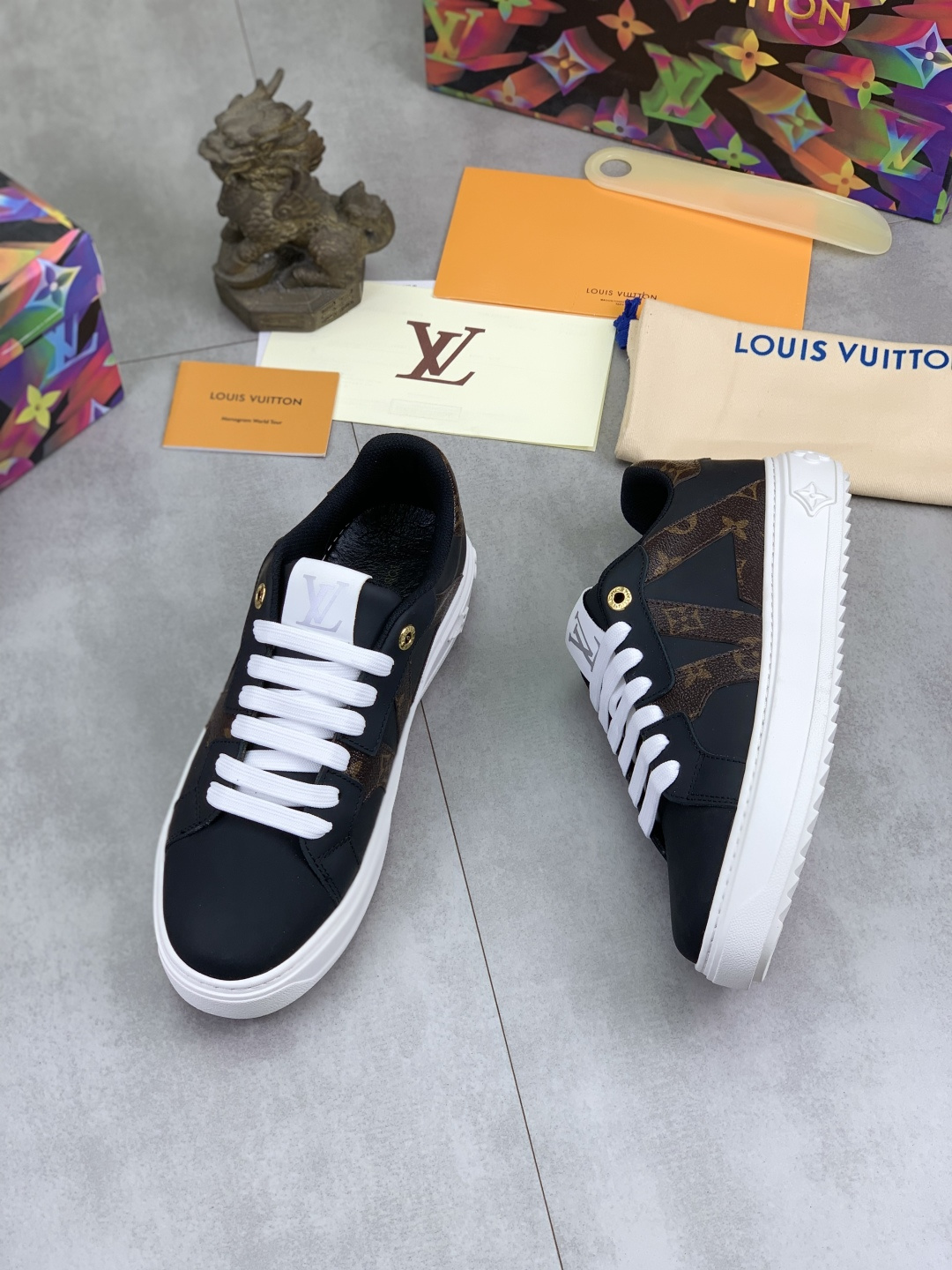 LV shoe