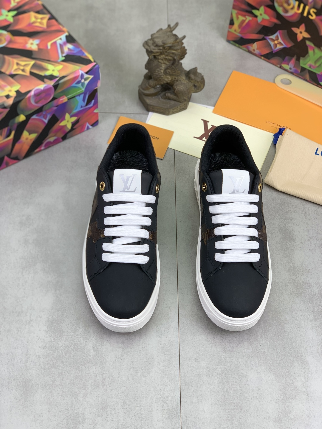 LV shoe