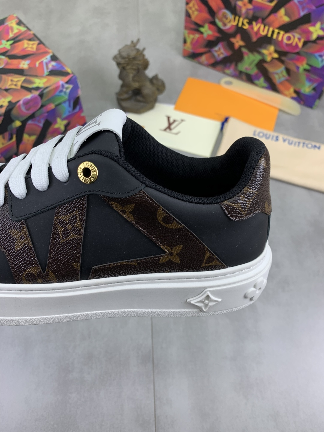 LV shoe
