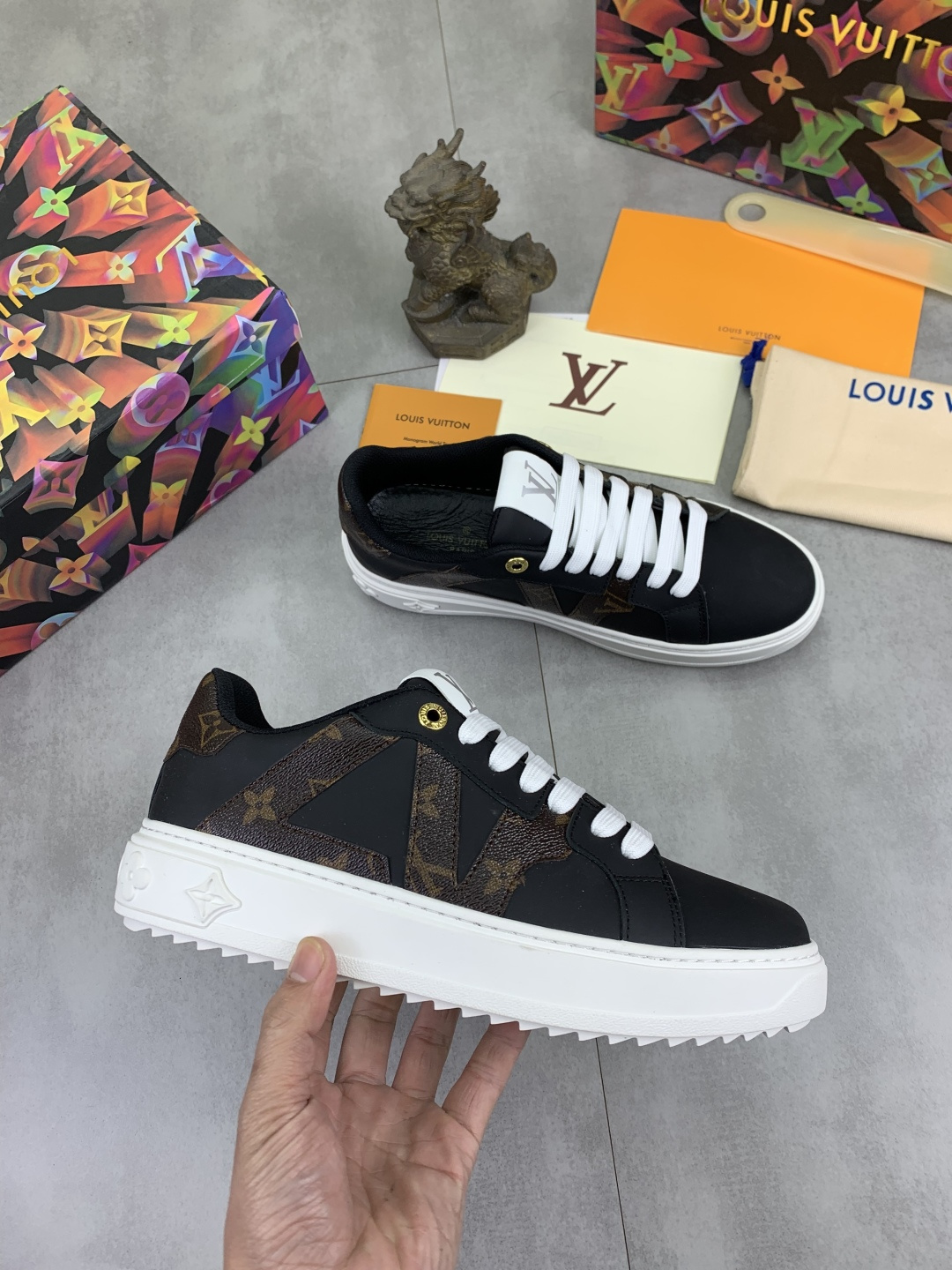 LV shoe