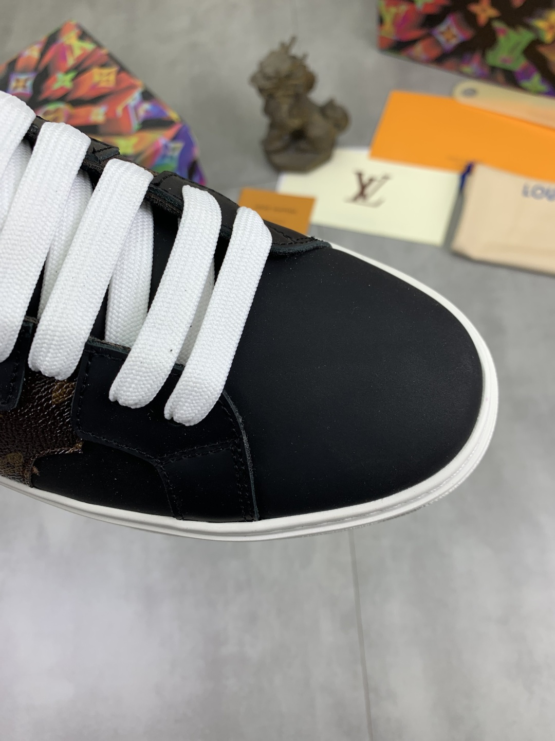 LV shoe
