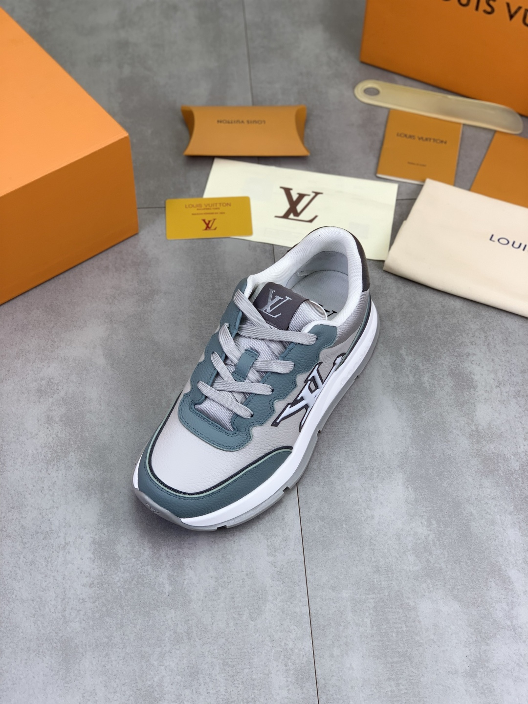 LV shoe