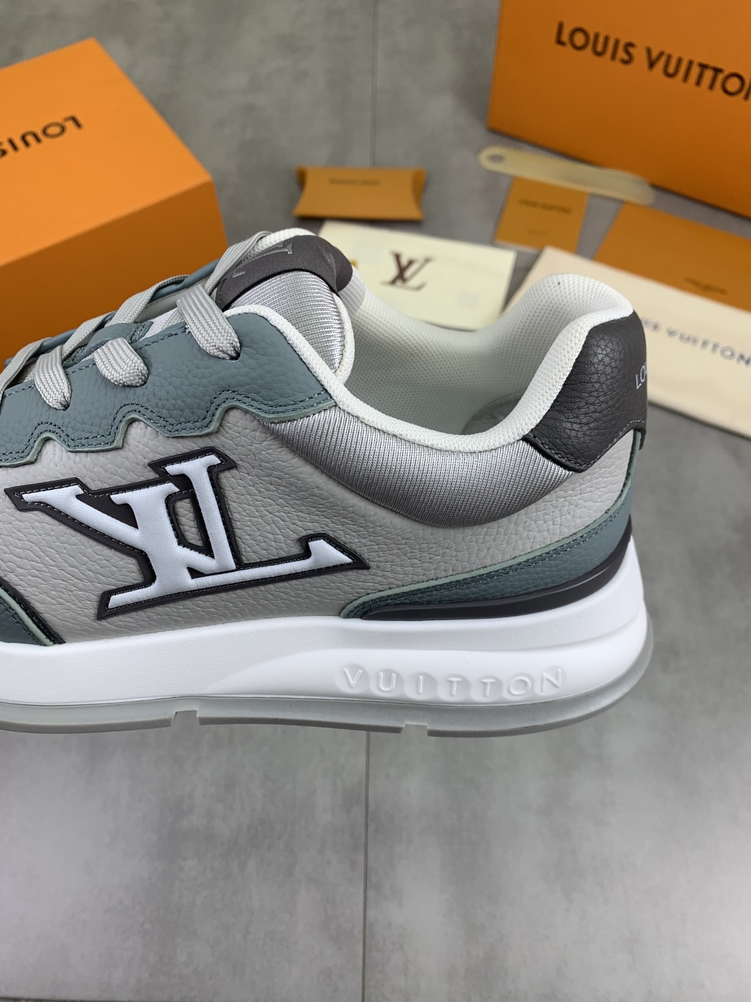 LV shoe