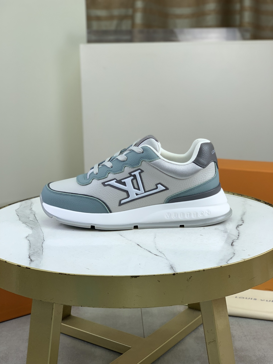 LV shoe