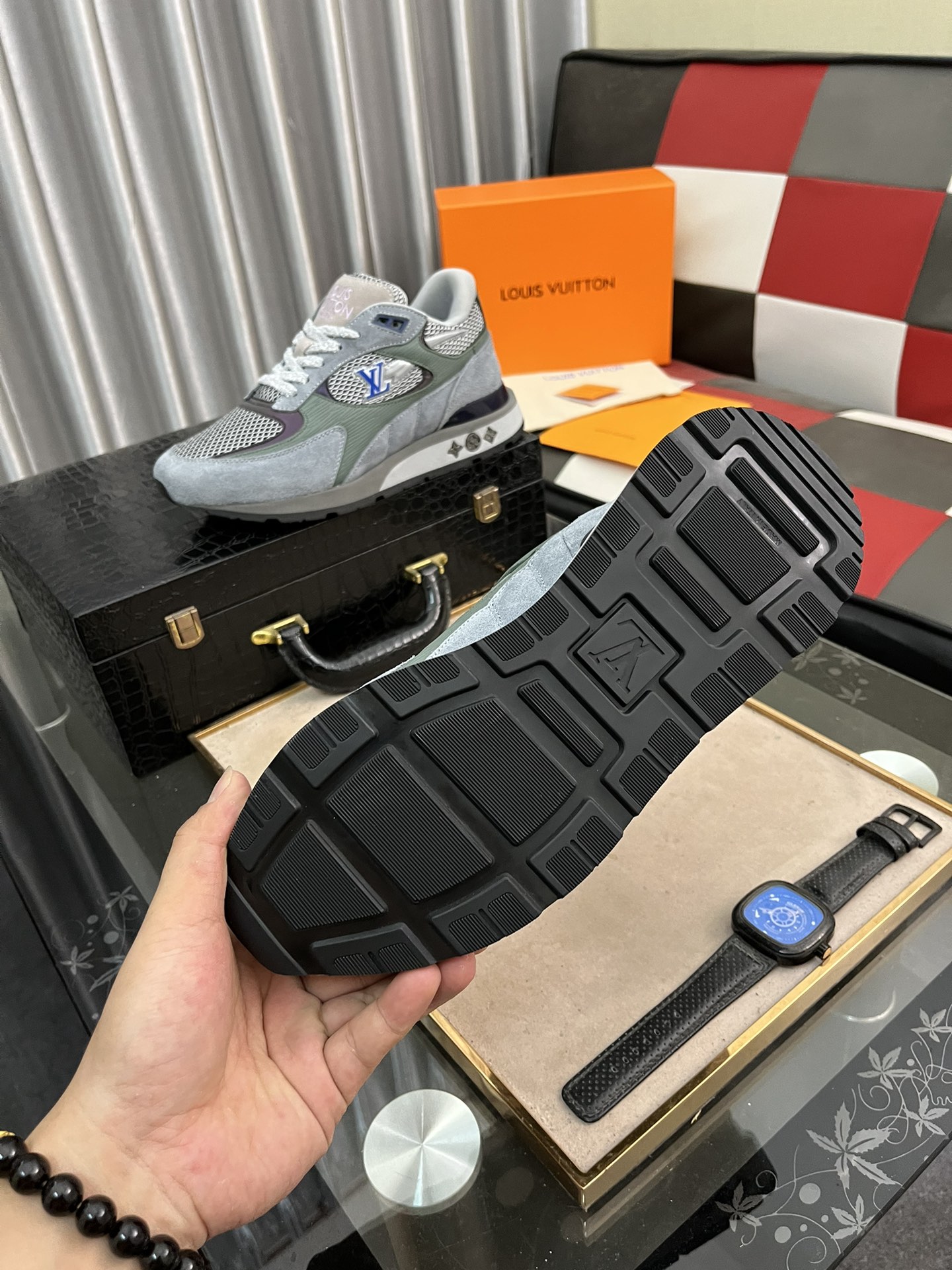 LV shoe