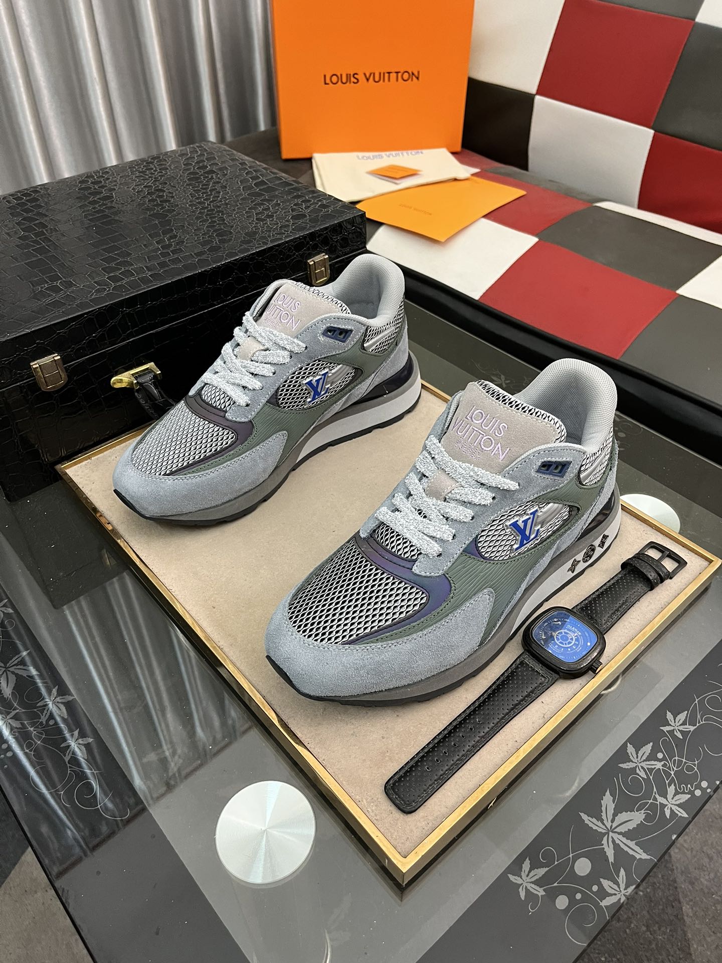 LV shoe
